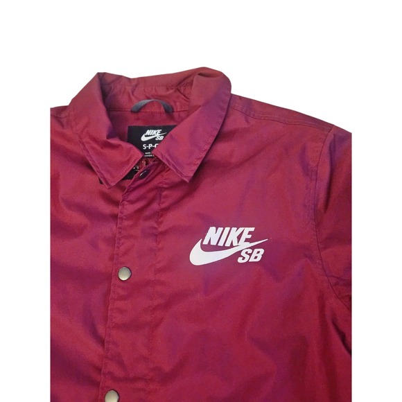 NIKE SB Burgundy Coach Jacket Mens L Embroidered Logo Snap Front Lightweight - Picture 6 of 12